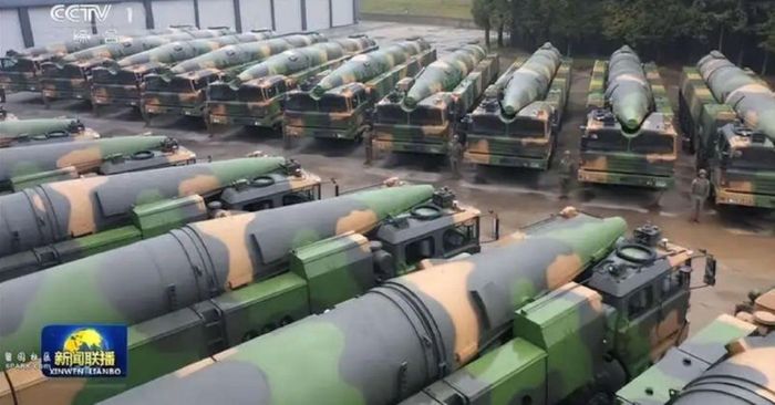 Tên lửa đạn đạo tầm trung DF-26. Ảnh: militarywatchmagazine.com