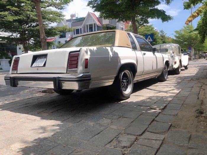  Ford LTD Coupe 1979 sở hữu thiết kế vuông vức đặc trưng của nền tảng Panther platform