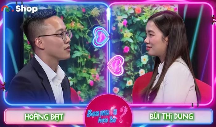 Cặp đôi đối diện nhau, thẳng thắn tìm hiểu. Ảnh cắt từ clip 