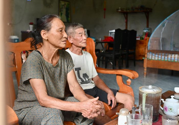 Gia đình bà Đào Thị Mai và ông Ma Đình Chẩn có hoàn cảnh khó khăn. Ảnh: Thu Hiền