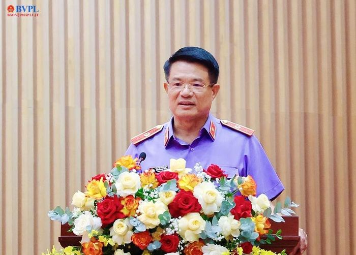  Đồng chí Nguyễn Huy Tiến, Ủy viên Trung ương Đảng, Bí thư Đảng ủy, Viện trưởng VKSND tối cao phát biểu tại Hội nghị.