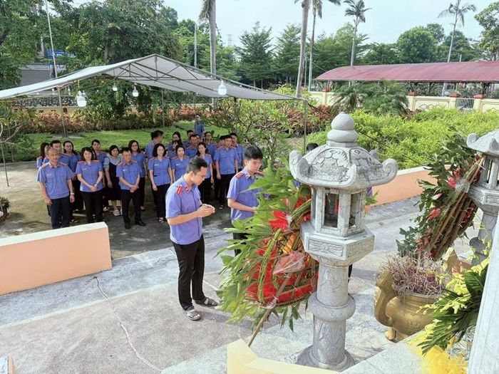 Lễ dâng hương tưởng niệm các Anh hùng liệt sĩ của VKSND khu vực 4.