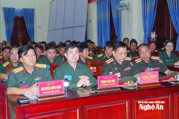 Các đồng chí đại biểu tham dự buổi khai mạc.
