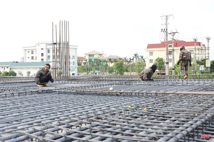 Công ty CP Xây dựng Tân Hải Sơn huy động nhân lực thi công hạng mục nhà chính của dự án Bảo tàng Hà Tĩnh.