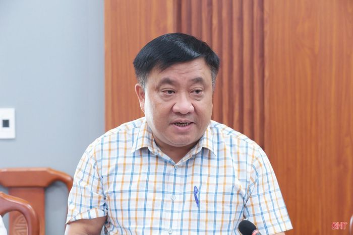 Đồng chí Phạm Xuân Phú - Phó Trưởng ban Nội chính Tỉnh ủy báo cáo kết quả thực hiện ý kiến chỉ đạo của Bí thư Tỉnh ủy tại các phiên tiếp công dân định kỳ.