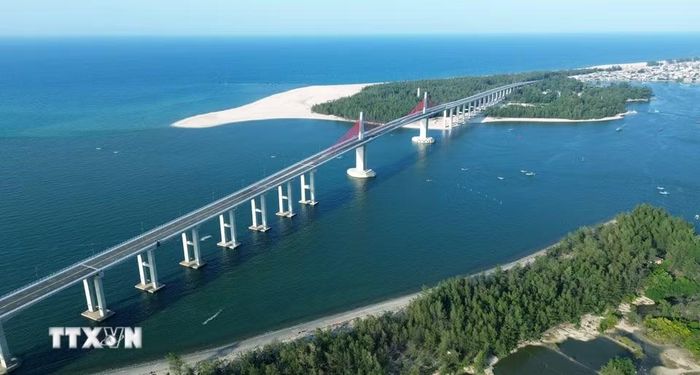Công trình được kỳ vọng góp phần hoàn thiện hạ tầng giao thông ven biển, tăng kết nối khu vực miền Trung và mở rộng không gian phát triển đô thị thành phố Huế. (Ảnh: Quốc Khánh/TTXVN)