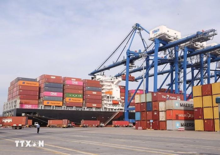 Cảng Container Quốc tế Tân Cảng Hải Phòng (TC-HICT) là cảng nước sâu đầu tiên vận hành tại miền Bắc có thể tiếp nhận tàu trọng tải lớn trên 145.000 tấn. (Ảnh: Minh Thu/TTXVN)