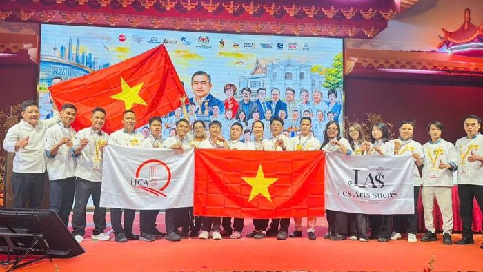 Thành tích của hai tuyển đầu bếp Việt Nam tại Global Culinary Challenge Malaysia 2026. (Ảnh: CTV/Vietnam+)