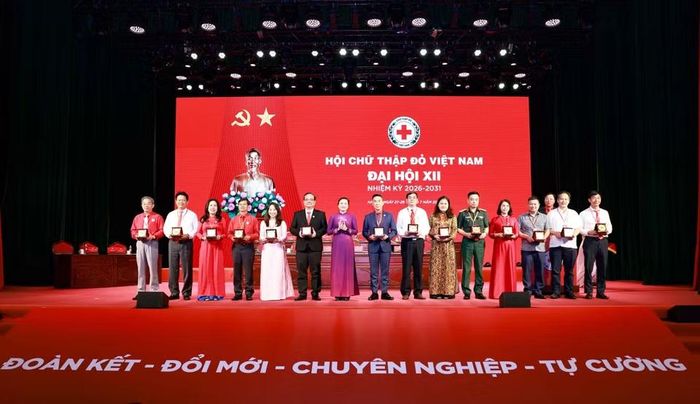 Đại hội tri ân các Ủy viên Ban chấp hành Trung ương Hội khóa XI không tái cử. (Ảnh: Thanh Tùng/TTXVN)