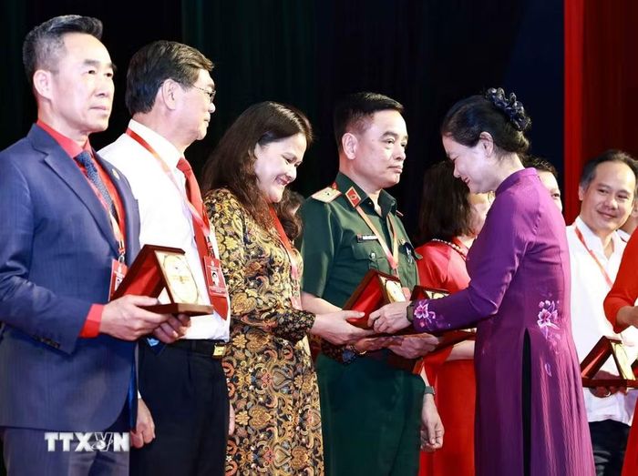 Đại hội tri ân các Ủy viên Ban chấp hành Trung ương Hội khóa XI không tái cử. (Ảnh: Thanh Tùng/TTXVN)