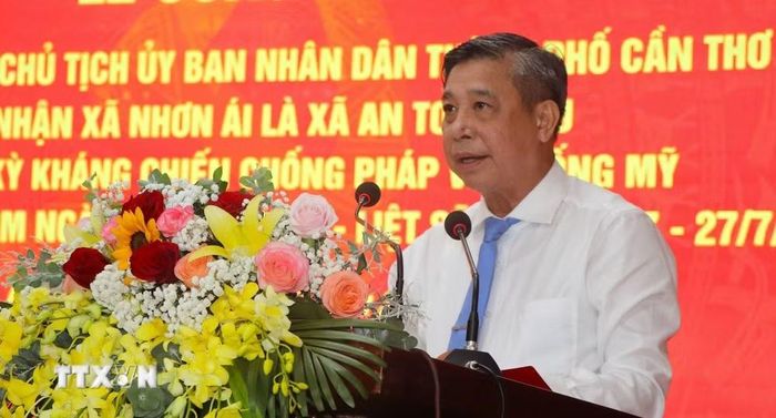 Ông Đồng Văn Thanh, Phó Bí thư Thường trực Thành ủy, Chủ tịch Hội đồng nhân dân thành phố Cần Thơ phát biểu tại lễ công bố. (Ảnh: Nguyễn Hằng/TTXVN)