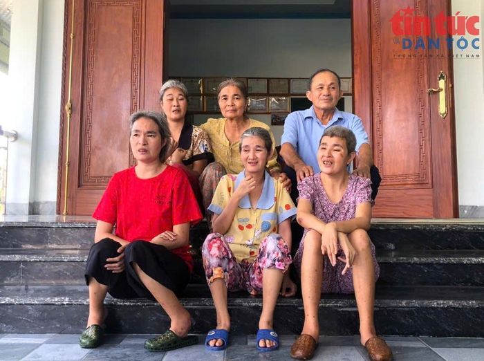 Gia đình ông Lê Đình Dểnh và bà Nguyễn Thị Đàn, xã Quảng Trung (Thanh Hóa) có 4 người con bị nhiễm chất độc da cam/dioxin.