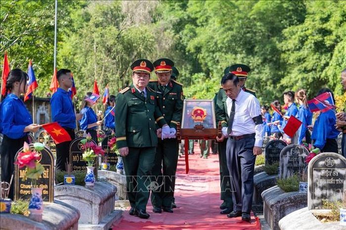 UBND tỉnh Thanh Hóa tổ chức Lễ viếng, truy điệu và an táng 19 hài cốt liệt sĩ Quân tình nguyện và chuyên gia Việt Nam hy sinh trên nước bạn Lào, được tìm kiếm, quy tập trong mùa khô 2025 - 2026. Ản:h TTXVN phát