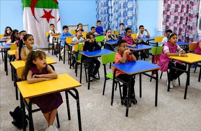 Một tiết học tiếng Anh của học sinh tiểu học Algeria. Ảnh: TTXVN phát