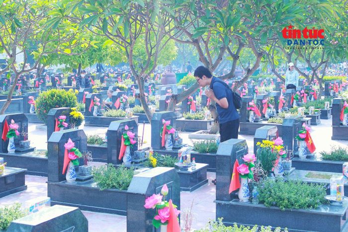 Ngày Thương binh - Liệt sĩ 27/7 hằng năm không chỉ là dịp để tưởng nhớ, tri ân những Anh hùng liệt sĩ, thương binh, bệnh binh và người có công với cách mạng, mà còn là dịp lan tỏa sâu sắc đạo lý "Uống nước nhớ nguồn", "Đền ơn đáp nghĩa".