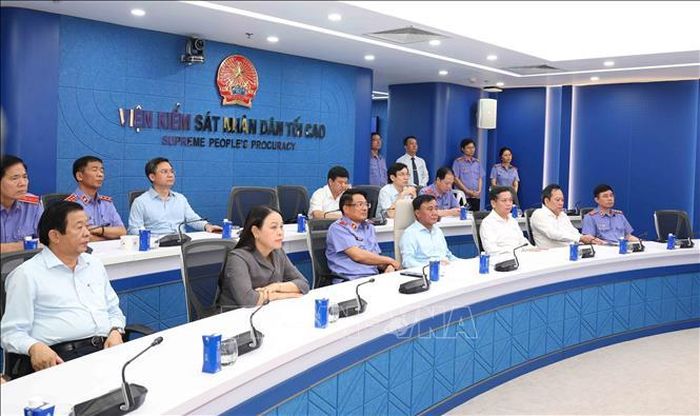 Thường trực Ban Bí thư Trần Cẩm Tú thăm Trung tâm điều hành thông minh và nền tảng quản lý án hình sự của ngành Kiểm sát nhân dân. Ảnh: Phương Hoa/TTXVN