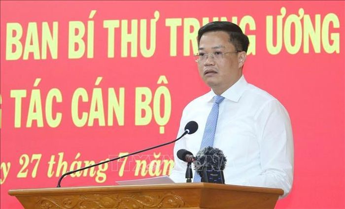 Tân Phó Bí thư Tỉnh ủy Quảng Ngãi Nguyễn Đức Tâm phát biểu nhận nhiệm vụ. Ảnh: TTXVN phát