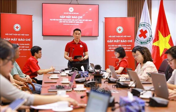 Ông Nguyễn Hải Anh, Phó Chủ tịch, Tổng Thư ký Trung ương Hội Chữ thập đỏ Việt Nam cung cấp thông tin về Đại hội trong buổi gặp mặt các cơ quan thông tấn, báo chí. Ảnh: Thanh Tùng/TTXVN