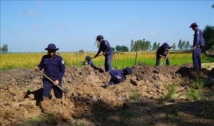 Khi thu thập đủ các yếu tố cần thiết, Đội K91 tiến hành tổ chức đào tìm hài cốt liệt sĩ. Ảnh: Nhựt An/TTXVN