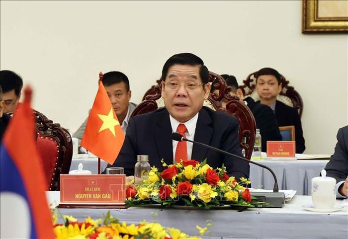 Thượng tướng Nguyễn Văn Gấu, Thứ trưởng Bộ Quốc phòng, Trưởng ban Ban Công tác đặc biệt Chính phủ Việt Nam, dự Kỳ họp.