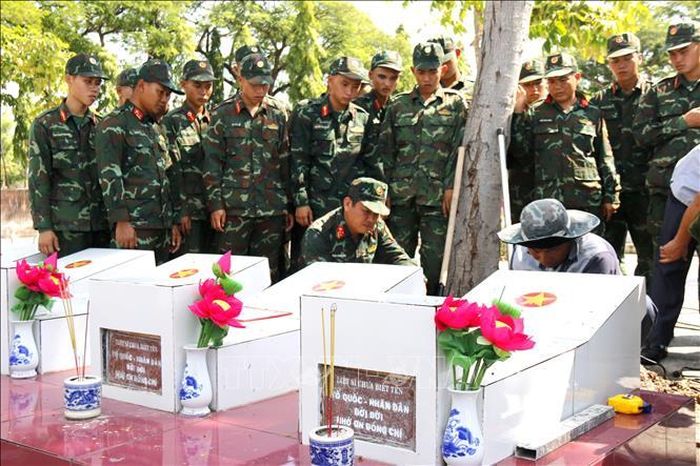 Tỉnh Lâm Đồng đã hoàn thành việc khai quật, lấy mẫu sinh phẩm liệt sĩ tại 10/11 nghĩa trang liệt sĩ.
