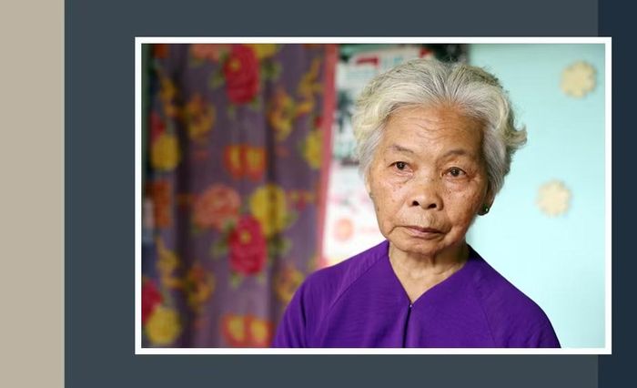 Bà Nguyễn Thị Lệ nghẹn ngào khi lần đầu tự hào giới thiệu: “Tôi là vợ liệt sĩ Huỳnh Văn Quên”.