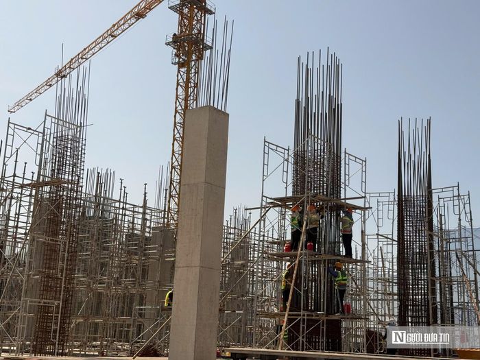 Trao đổi với PV, đại diện Sở Xây dựng tỉnh Lâm Đồng cho biết, dự án Khu nhà ở Phú Hài được UBND tỉnh Bình Thuận cũ chấp thuận chủ trương đầu tư từ năm 2020 và tiếp tục điều chỉnh chủ trương đầu tư vào năm 2024. Sở Tài chính đã điều chỉnh tiến độ thực hiện dự án vào ngày 21/5/2026.