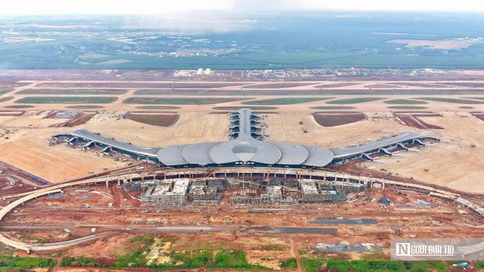 Theo quy hoạch, giai đoạn 1 của Cảng hàng không quốc tế Long Thành có công suất phục vụ khoảng 25 triệu lượt hành khách và 1,2 triệu tấn hàng hóa mỗi năm. Vì vậy, việc hoàn thiện đồng bộ hệ thống giao thông kết nối đóng vai trò quyết định, bảo đảm khả năng khai thác hiệu quả ngay từ những chuyến bay đầu tiên.