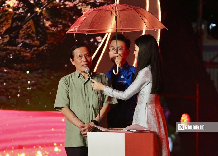 Ông Lê Chí Công nói về mẹ bằng những ký ức mơ hồ, ông chia sẻ trong nhiều năm qua vẫn mong ngóng tìm được nơi yên nghỉ của bà.
