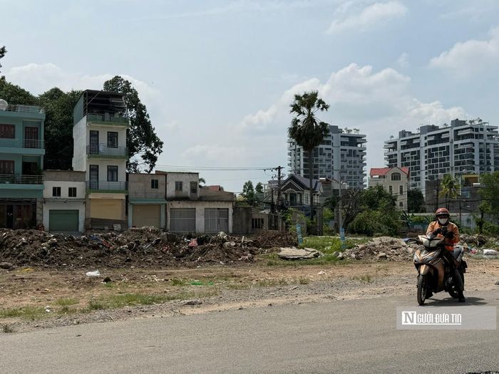 Ban Giao thông cho biết, hiện nay đơn vị này thường xuyên làm việc với các địa phương để tháo gỡ vướng mắc về giải phóng mặt bằng, đồng thời yêu cầu các địa phương, nhà thầu phải tăng cường nhân lực, thiết bị, tổ chức thi công tăng ca… điều chỉnh tiến độ theo khu vực được bàn giao mặt bằng để dự án không bị ngắt quãng.