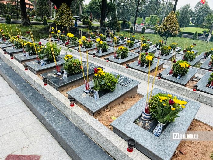 Phần mộ liệt sĩ được chăm sóc kỹ lưỡng, góp phần giáo dục truyền thống cách mạng và khơi dậy tinh thần yêu nước trong thế hệ trẻ.