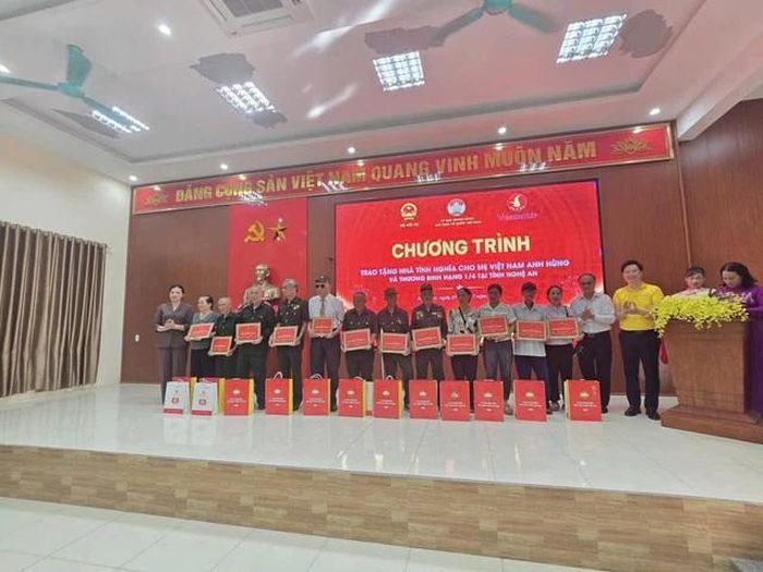 Ủy ban Trung ương Mặt trận Tổ quốc Việt Nam, Bộ Nội vụ và Tập đoàn Vingroup phối hợp tổ chức chương trình trao tặng quà tri ân các Mẹ Việt Nam Anh hùng và thương binh hạng 1/4