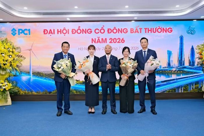 Ngày 24/7, PC1 đã tổ chức ĐHĐCĐ bất thường. Sau đại hội, HĐQT bầu bà Trịnh Khánh Linh (đứng thứ 2 từ trái sang) đảm nhiệm vị trí Chủ tịch. Ảnh: PC1.