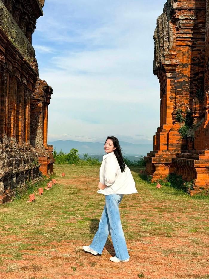 Nhan sắc rạng rỡ của Hoa hậu Hà Trúc Linh trong chuyến du lịch gây chú ý. (Nguồn: FBNV)