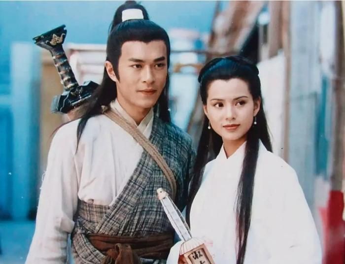 Đây là phiên bản được đông đảo người hâm mộ Kim Dung đánh giá là kinh điển nhất. Cổ Thiên Lạc sở hữu vẻ ngoài điển trai, phong trần, trong khi Lý Nhược Đồng được ví như "Tiểu Long Nữ bước ra từ tiểu thuyết" nhờ khí chất băng thanh ngọc khiết. Phản ứng của khán giả dành cho cặp đôi gần như tuyệt đối tích cực và đến nay vẫn được xem là hình mẫu khó thay thế của Dương Quá - Tiểu Long Nữ.