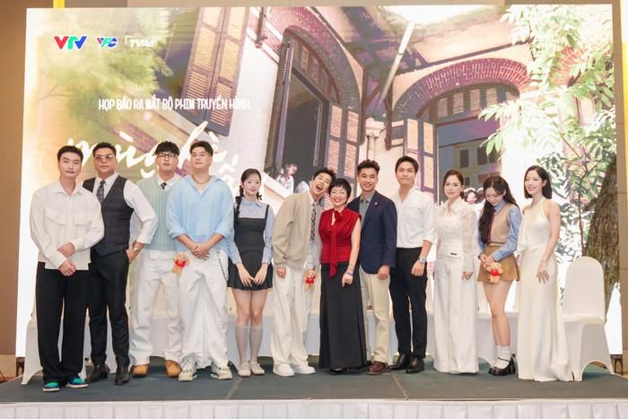 Nghệ sĩ Vân Dung lần đầu đóng chung phim truyền hình với con trai Long Vũ, nhưng vào hai tuyến nhân vật hoàn toàn khác nhau. Ảnh: FBNV.