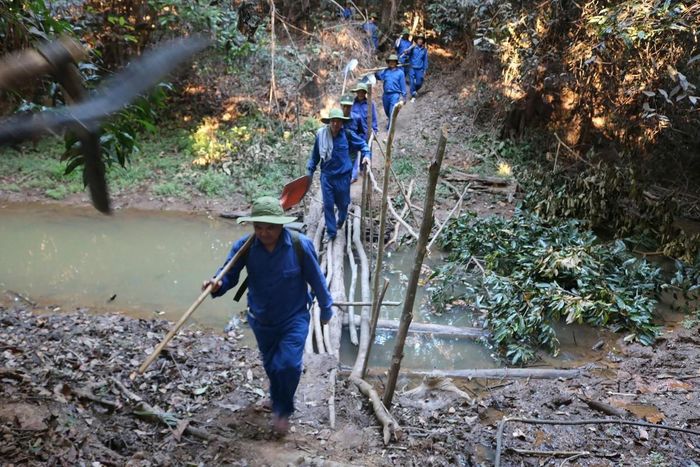 Dù khó khăn nhưng các cán bộ, chiến sĩ đều quyết tâm thực hiện thành công