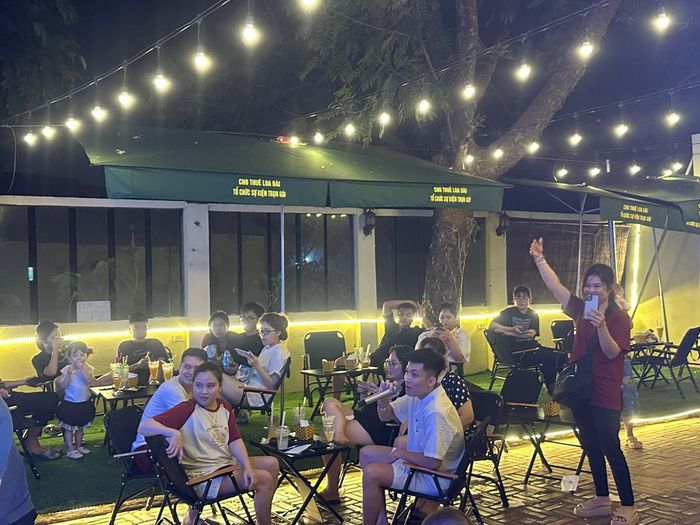 Nhiều chủ quán cà phê "Hát cho nhau nghe" thắc mắc, không biết quán mình có thuộc diện trả phí bản quyền âm nhạc hay không?