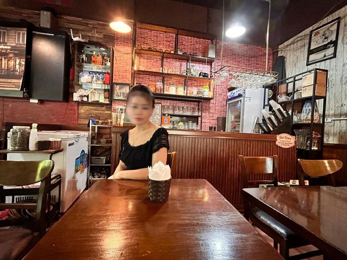 Chị N.T.H chủ quán cà phê ở phường Cầu Giấy, Hà Nội