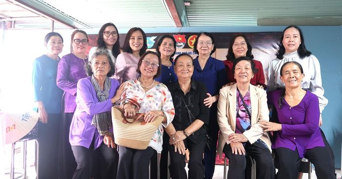 Các đại biểu cùng chụp ảnh tại chương trình.