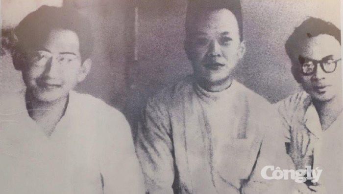 Luật sư Nguyễn Hữu Thọ (giữa) cùng các đồng chí của mình