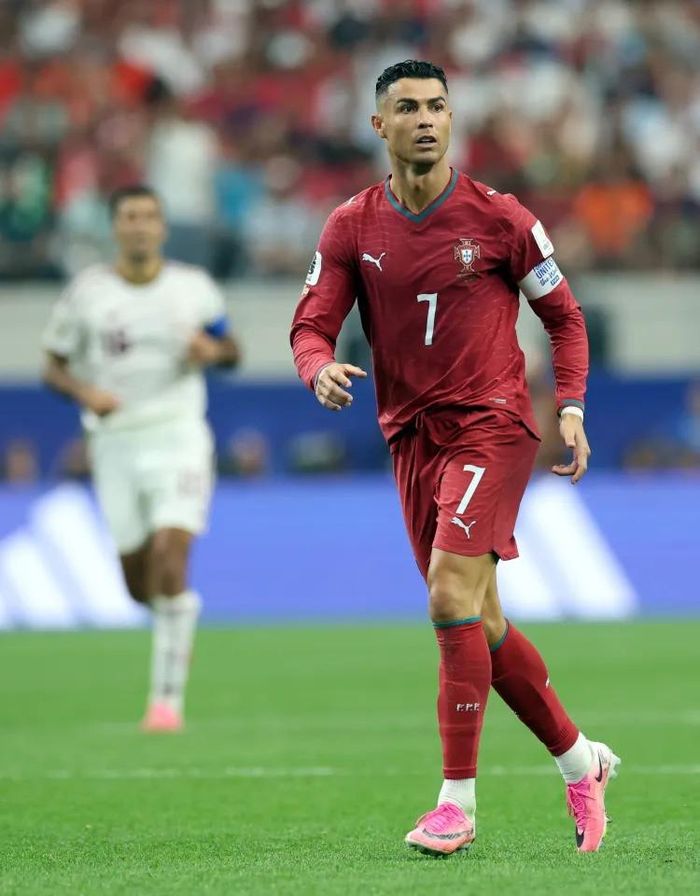 Cristiano Ronaldo sẽ sản xuất và góp mặt trong một loạt phim truyền hình dài tập về bóng đá Anh. Ảnh: Getty