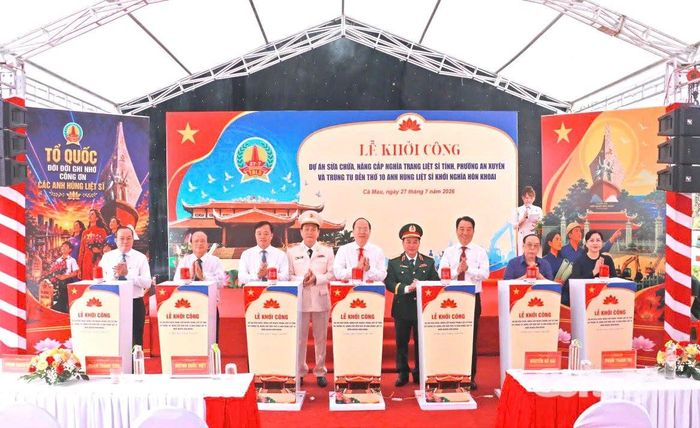 Lãnh đạo tỉnh Cà Mau thực hiện nghi thức tại Lễ khởi công
