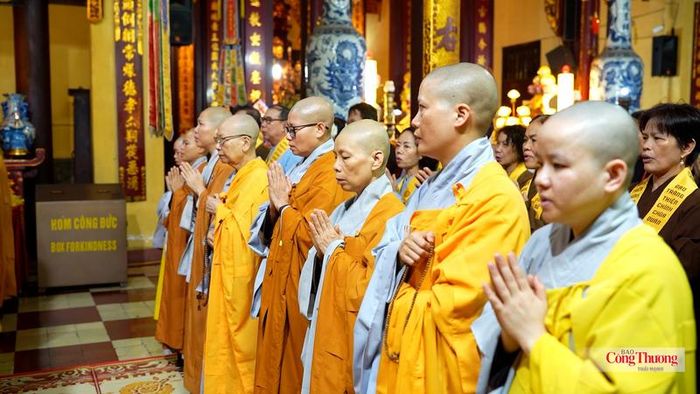 Lễ tưởng niệm không chỉ là dịp để bày tỏ lòng thành kính với các anh hùng liệt sĩ mà còn là khoảnh khắc thiêng liêng để những người con Phật thực hành trọn vẹn giáo lý 'Tứ ân'. 
