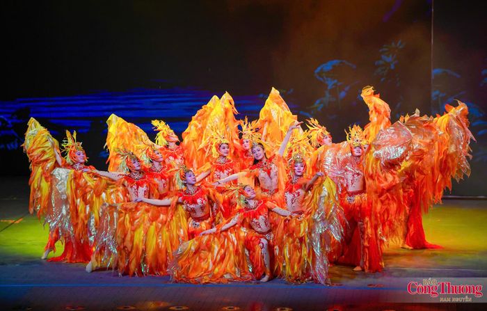Chương trình đưa khán giả đi qua những dấu mốc quan trọng, từ huyền thoại Tiên Rồng khai mở nguồn cội, thời đại Hùng Vương dựng nền văn minh lúa nước, những chiến công giữ nước trên sông Bạch Đằng, đến các cuộc đấu tranh giành độc lập và khát vọng xây dựng Việt Nam hòa bình, phát triển.