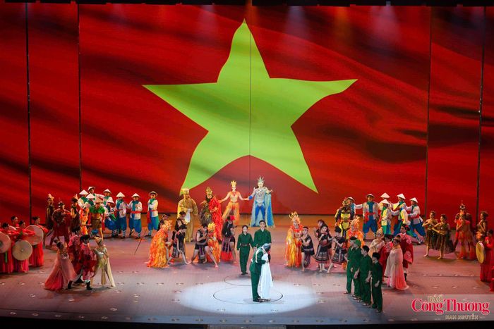 Show diễn "Đất nước thiên hùng ca" đã để lại nhiều dấu ấn và cảm xúc trong lòng các cựu chiến binh, gợi nhớ một phần tuổi trẻ của những người lính.