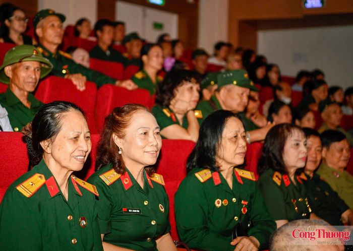 Chương trình có sự tham gia của 211 cựu chiến binh đến từ Hội Truyền thống Trường Sơn và Hội Cựu quân nhân tình nguyện Việt Nam tại Lào.