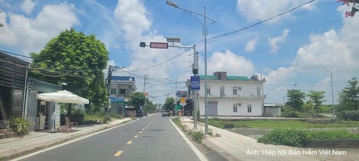 Thiết bị cảnh báo giao thông được tài trợ và lắp đặt trên tuyến đường Nguyễn Trung Khuyến (xã Tiền Hải).