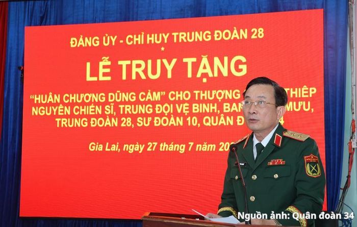 Trung tướng Lê Minh Quang, Bí thư Đảng ủy, Chính ủy Quân đoàn 34 phát biểu tại buổi lễ.