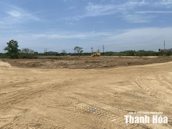 Mặt bằng phân khu 2 - Khu dân cư mới phía Đông, xã Hà Trung phục vụ đường sắt cao tốc Bắc - Nam thi công đạt khối lượng khoảng 55%.